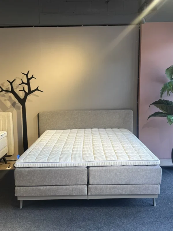 Boxspring showroom model