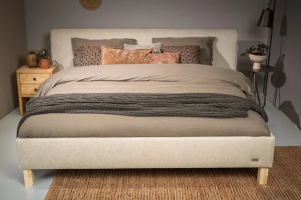 Steel and Stockings Fenna Ledikant