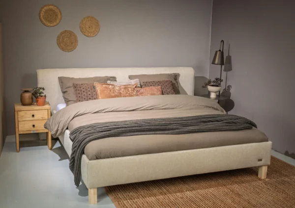 Steel and Stockings Fenna Ledikant