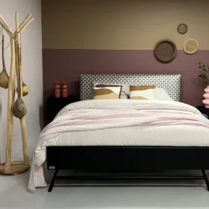 Steel and Stockings Kinks Ledikant