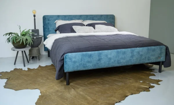 Steel and stockings olijfje ledikant