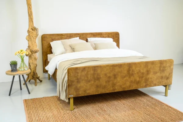 Steel and stockings Zarah ledikant