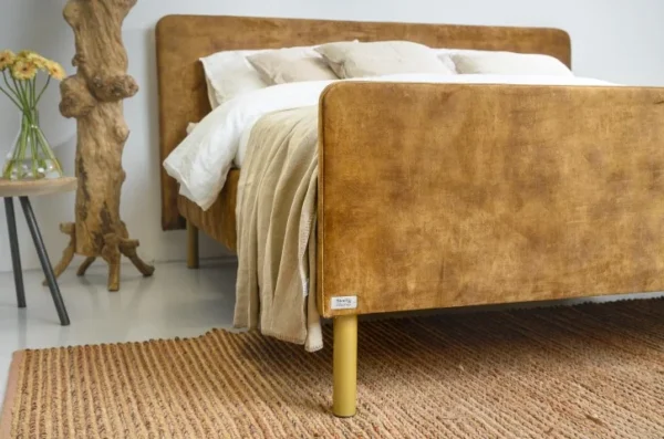 Steel and stockings Zarah ledikant