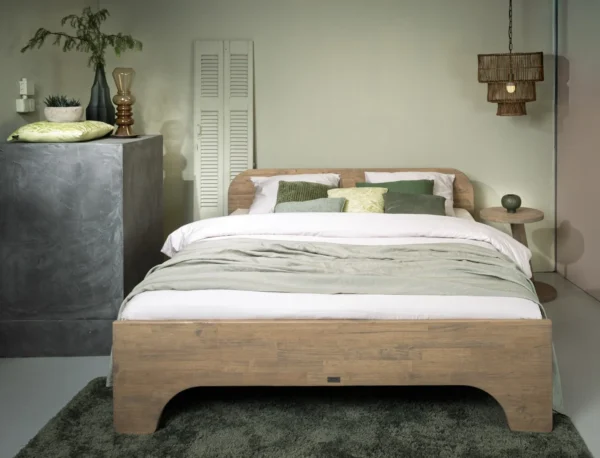 Steel and stockings Zarah ledikant