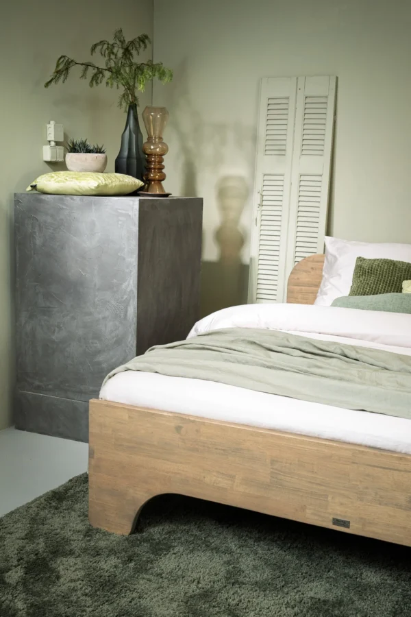 Steel and stockings Zarah ledikant